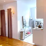 Apartment Jean Bologne L *