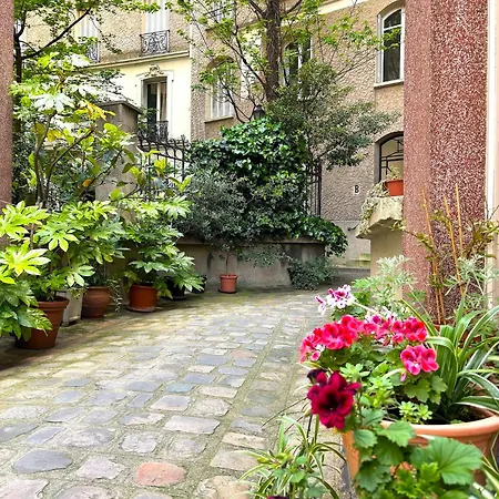 Apartment Jean Bologne L
