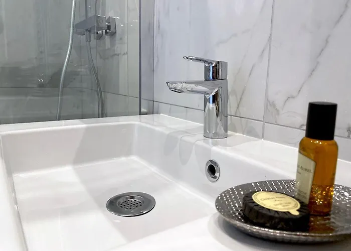 Apartment Jean Bologne L *