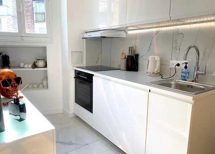 Apartment Jean Bologne L *