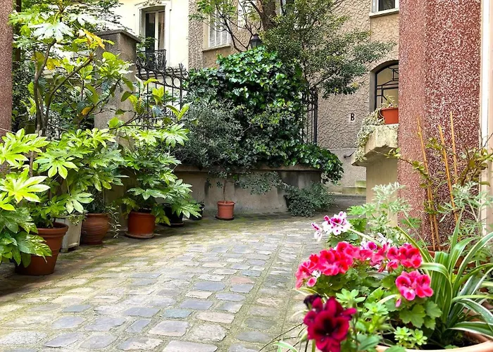 Apartment Jean Bologne L